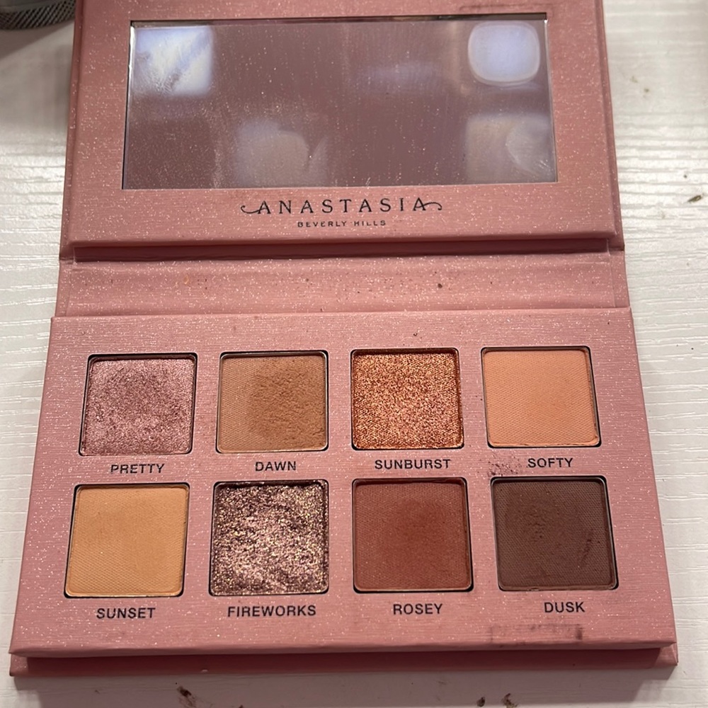 Anastasia Beverly Hills Glam To Go Palette